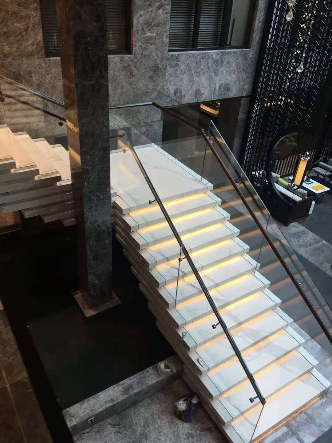 拉米娜岩板