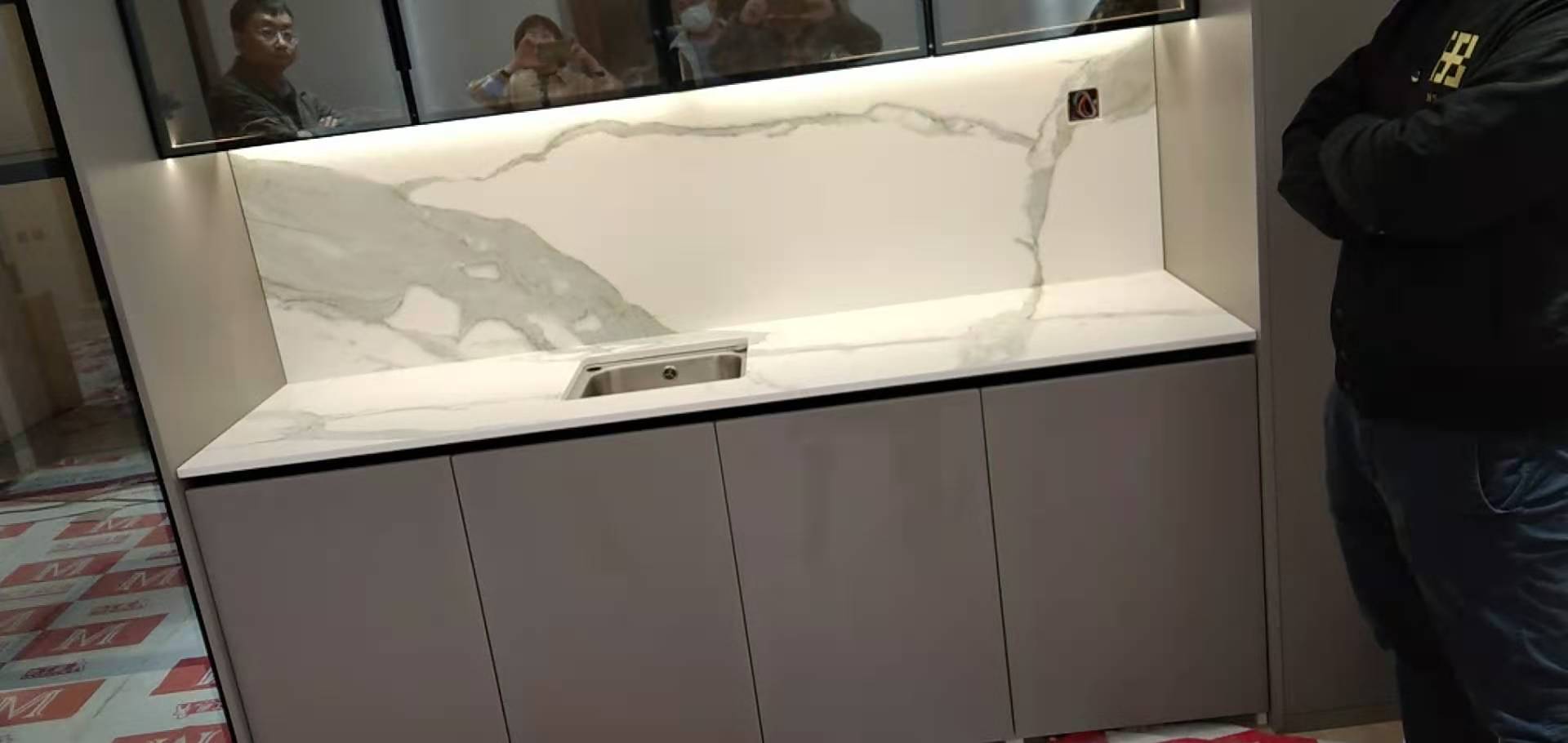 拉米娜岩板